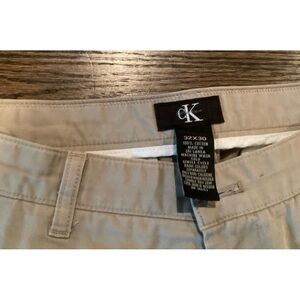 Calvin Klein Khaki Pants
32x30
Khaki